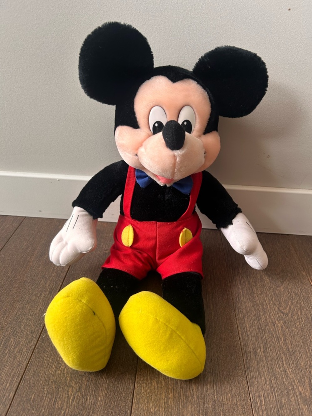 Vintage Applause Walt Disney Mickey Mouse w/ Bow Tie 17" Character Plush